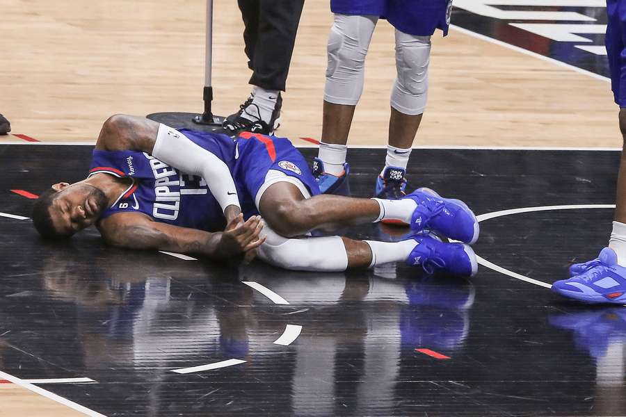 Paul George je pre Clippers v tejto sezóne veľkou oporou, štart play-off stihnúť nemusí. Celok z LA sa tam najprv potrebuje dostať.