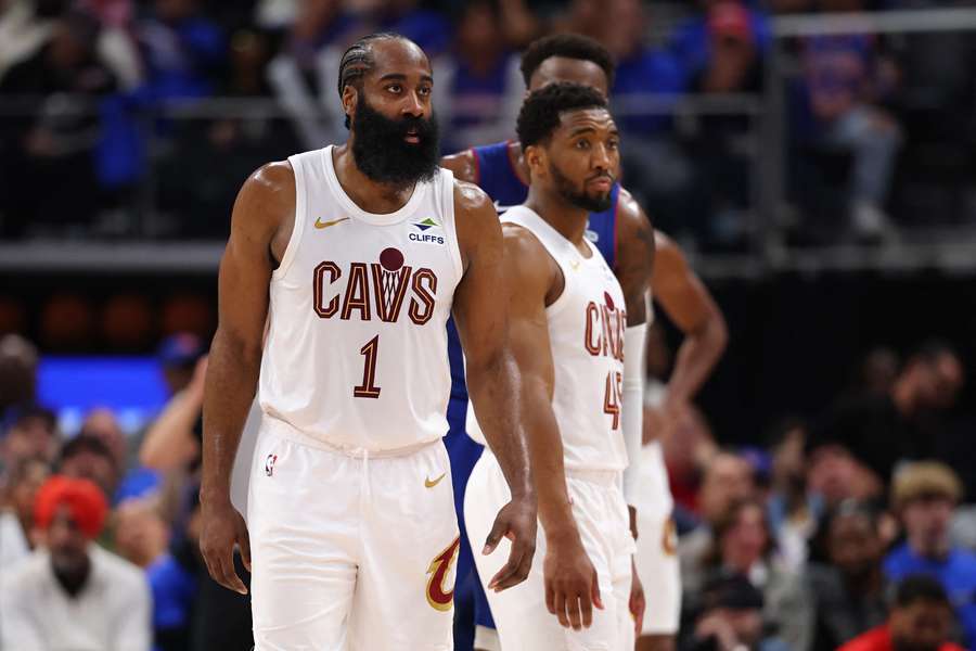 Los Cleveland Cavaliers ganan el quinto partido de su serie de semifinales de la Conferencia Este. Los Cleveland Cavaliers ganan el quinto partido de su serie de semifinales de la Conferencia Este.