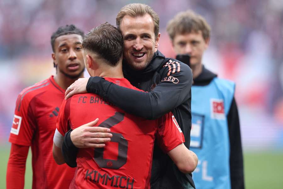Kane y Kimmich celebran una victoria del Bayern de Múnich