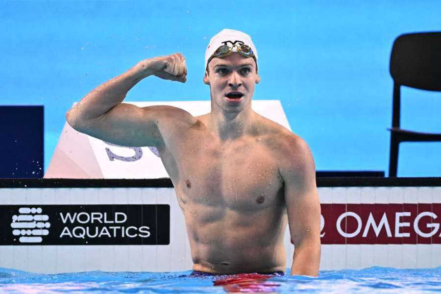 Leon Marchand o ponad sekundę pobił 14-letni rekord świata na 200 m st. zmiennym podczas MŚ