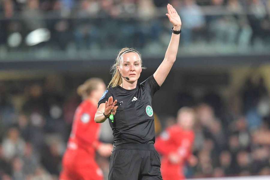 Fabienne Michel wurde zur besten deutschen Schiedsrichterin 2024.
