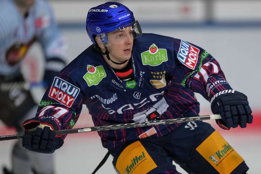 Marcel Barinka, vnuk Aloise Hadamczika, hraje za německý Eisbären Berlín.