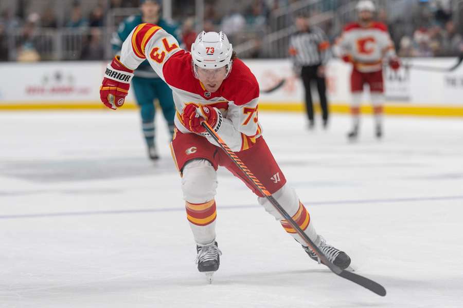 Toffoli chasing the puck