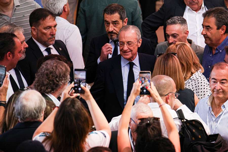 Florentino Pérez continua na liderança do Real Madrid
