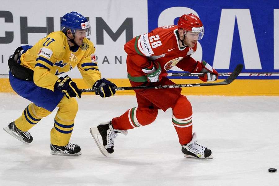 Koltsov, a destra, ai Campionati del Mondo 2013 contro la Svezia.