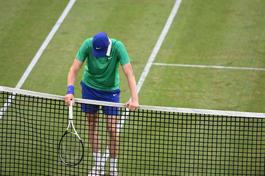 Sinner reacts after losing in Halle