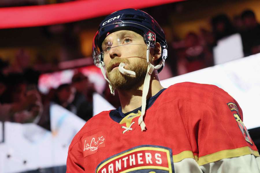 Sam Bennett nahradil v nominaci Kanady Anthonyho Cirelliho.