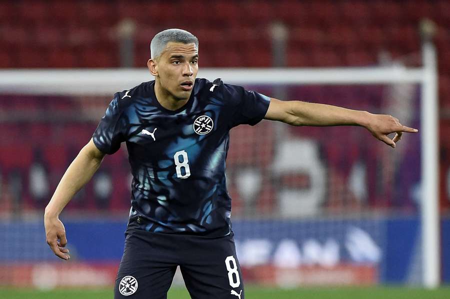 Diego Gomez din Paraguay în timpul unui meci amical internațional dintre Grecia și Paraguay