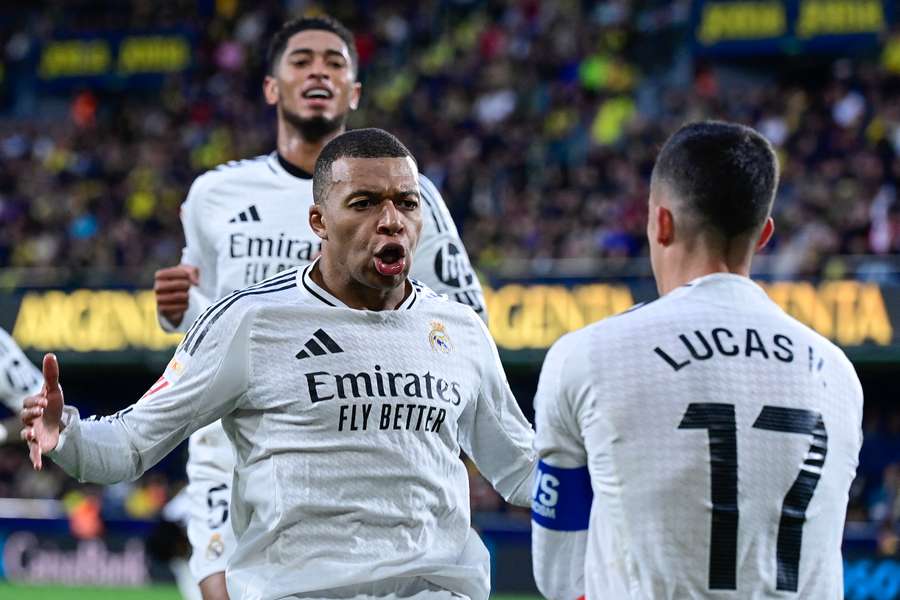 Mbappé celebra uno de sus goles con Lucas Vázquez, con Bellingham en segundo plano
