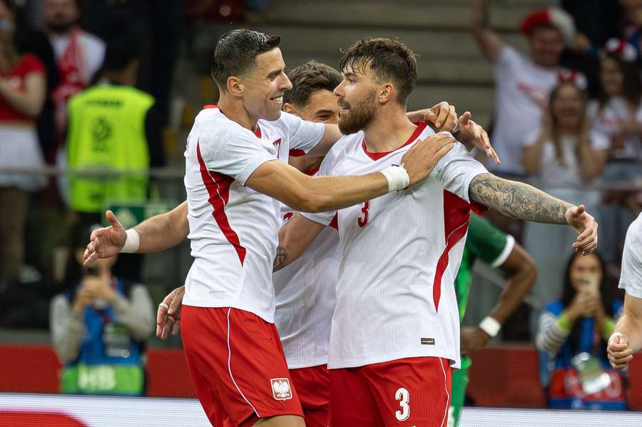 Bednarek foi titular na equipa polaca Bednarek foi titular na equipa polaca