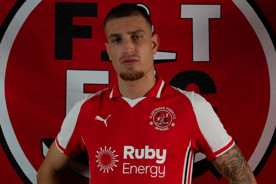 DONE DEAL: Bennett cuts ties with Man Utd to join Fleetwood