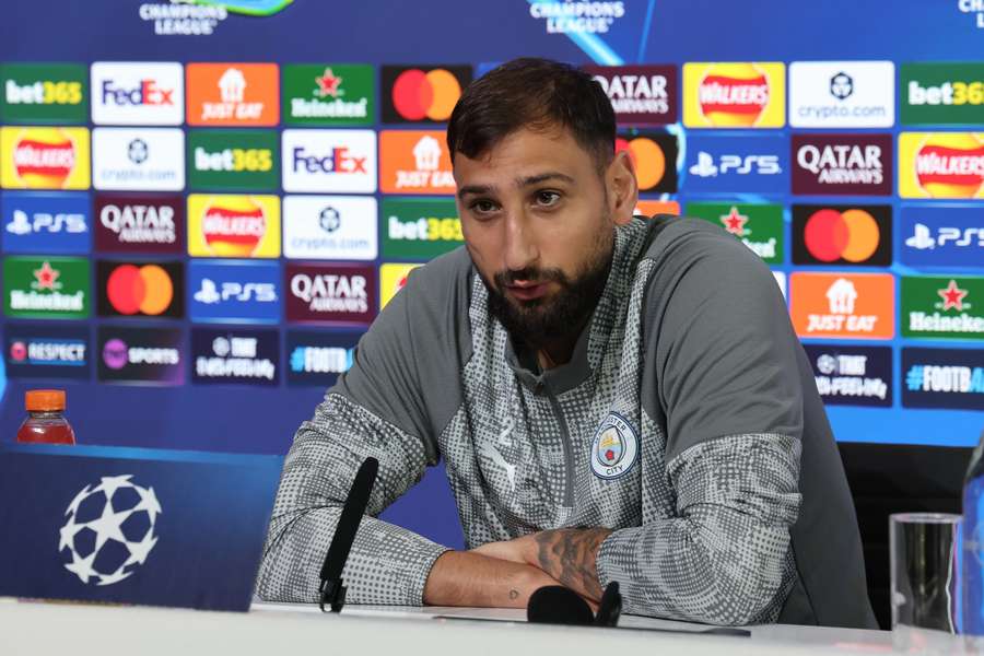 Gigio Donnarumma durante la sua conferenza stampa