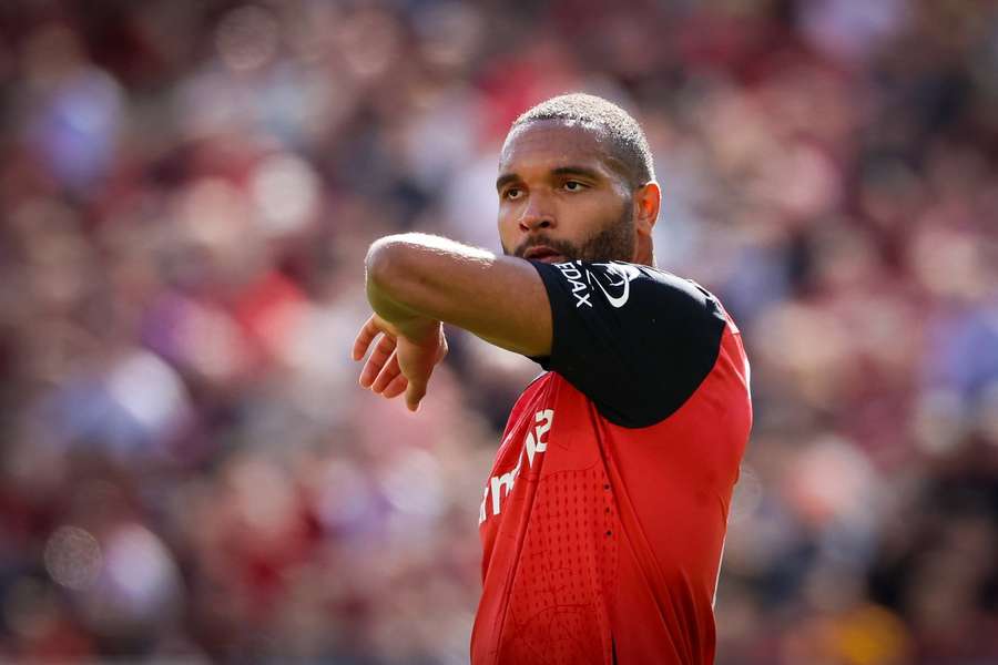 Jonathan Tah vai deixar o Bayer Leverkusen no meio do ano