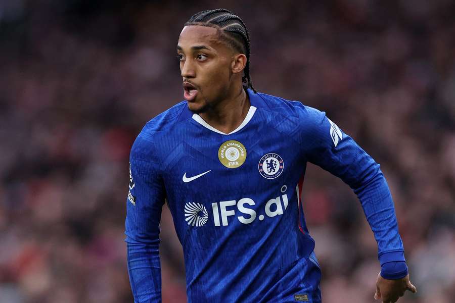 Chelsea, de João Pedro (foto), desafia o Aston Villa fora de casa