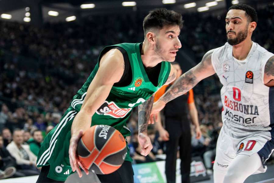 Kalaitzakis y Howard en el Panathinaikos-Baskonia