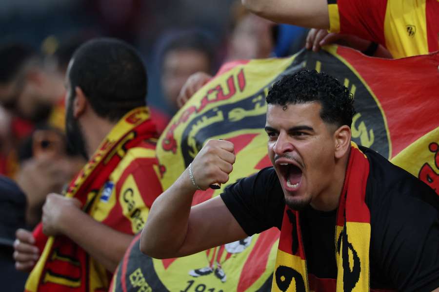Torcida do Espérance foi movida pelo orgulho em duelo com o Flamengo