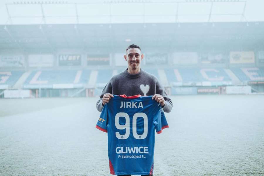 Z Viktorii Pilzno do Piasta Gliwice – nowy atakujący zaprezentowany przy Okrzei