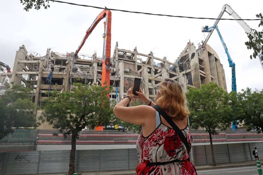 Na štadióne Camp Nou prebiehajú demolačné práce.