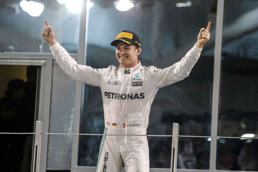 Nico Rosberg feiert seinen Weltmeistertitel in Abu Dhabi