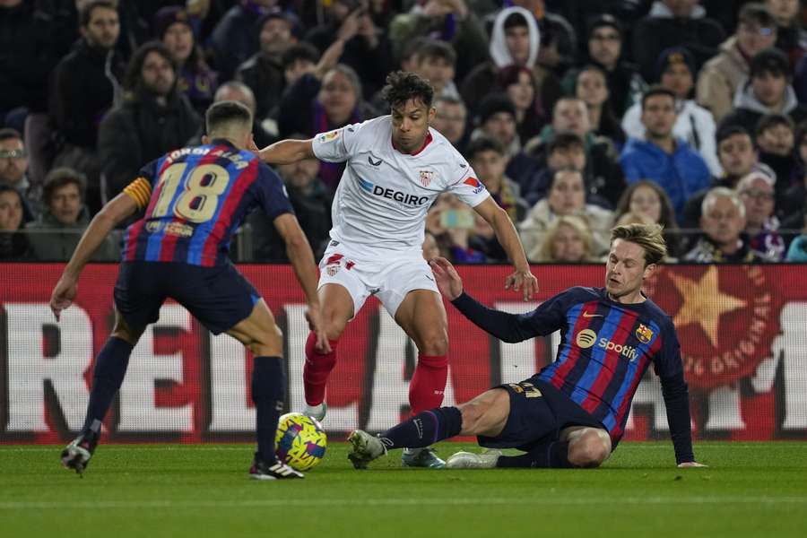 Jordi Alba (L) en  Frenkie de Jong (R)