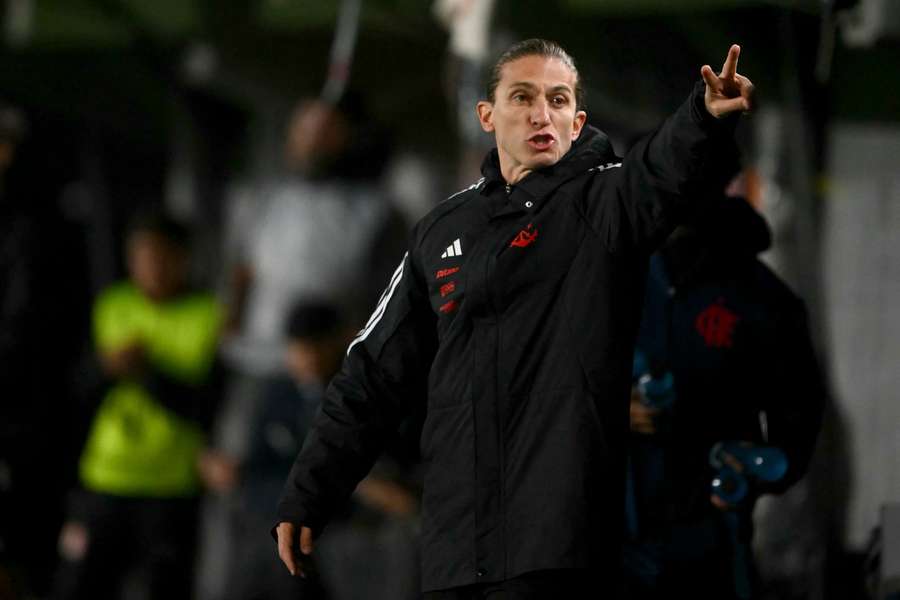 O time do comandante rubro-negro fez 2 gols para vencer o clássico