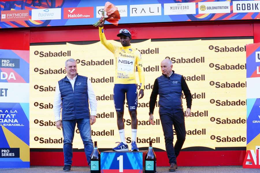Girmay mantém liderança da Volta à Comunidade Valenciana após triunfo de August