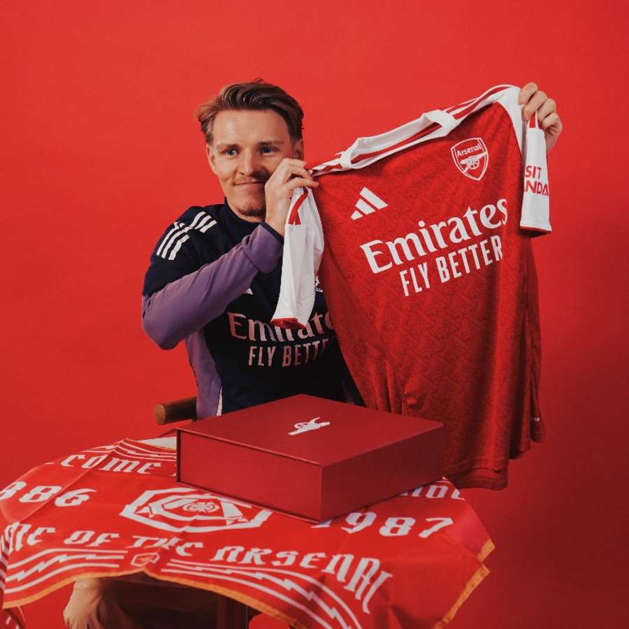 Arsenal home kit Arsenal home kit