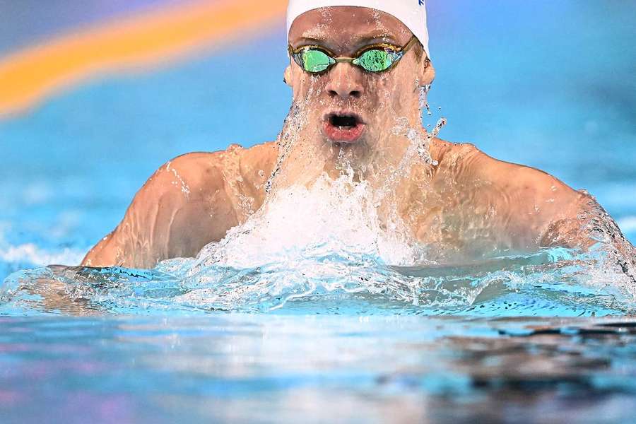 Boostés par Léon Marchand, les Bleus reçus trois sur trois en séries