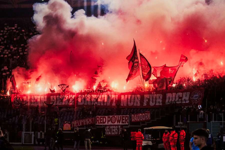 Bayern-Fans zündeten auf den Rängen in Rom Pyro-Technik