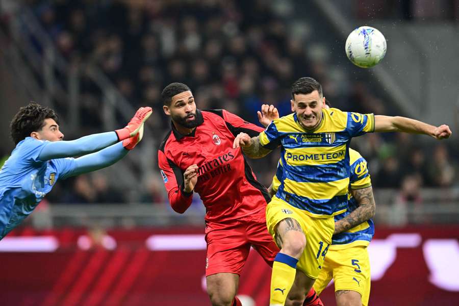 Corvi, a punto de impactar con la cara de Loftus-Cheek Corvi, a punto de impactar con la cara de Loftus-Cheek