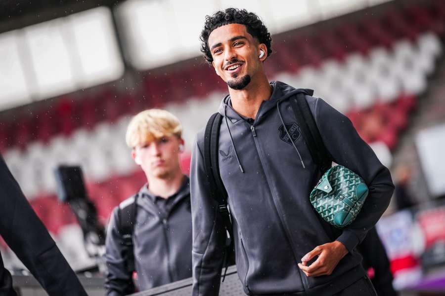 Dundee United sign Iraq international Zidane Iqbal