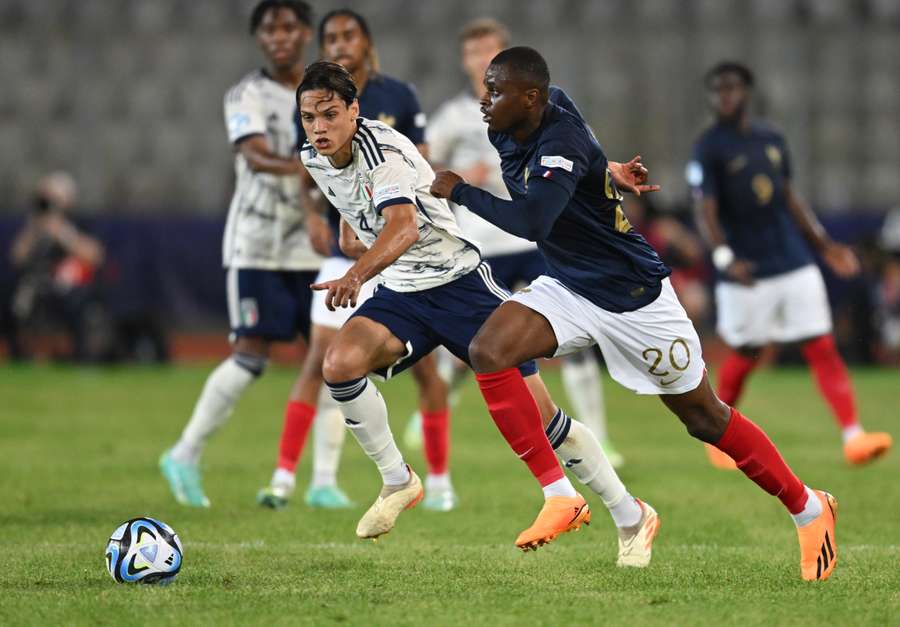 Pierre Kalulu en poste contre l'Italie.