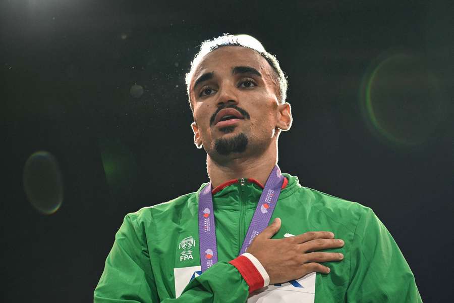 Isaac Nader bate recorde nacional dos 800 metros em pista curta Isaac Nader bate recorde nacional dos 800 metros em pista curta