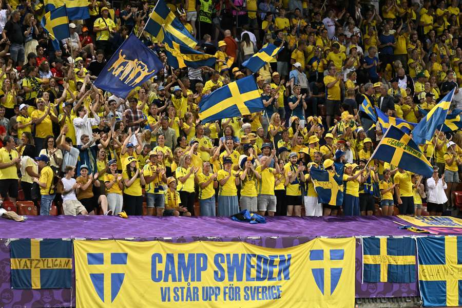 W Sztokholmie w pubach brakuje miejsc do oglądania meczu W Sztokholmie w pubach brakuje miejsc do oglądania meczu