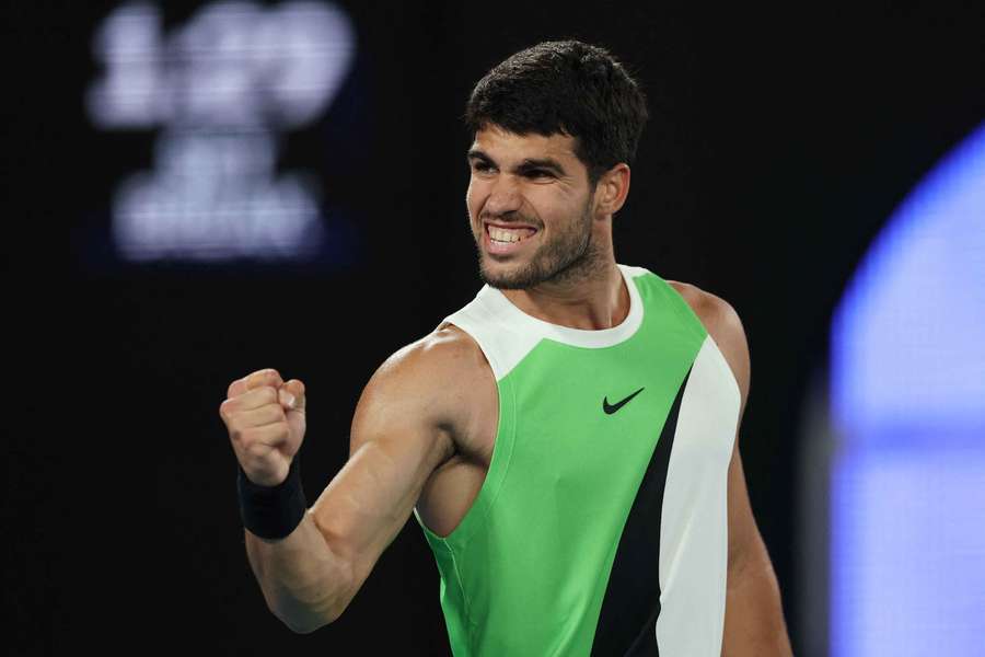Carlos Alcaraz holt einen glatten Viertelfinalsieg.