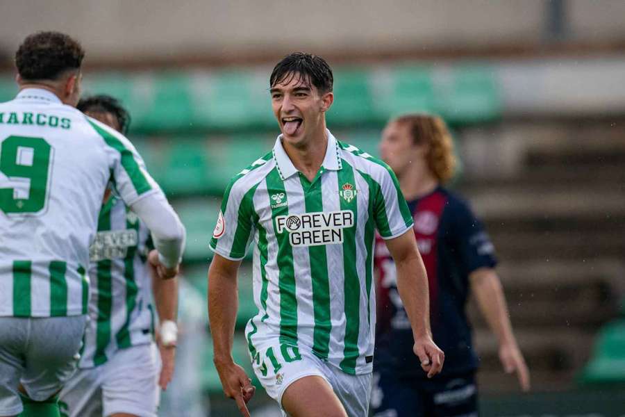 Carlos Reina, jovem do Betis, está a caminho do Torreense