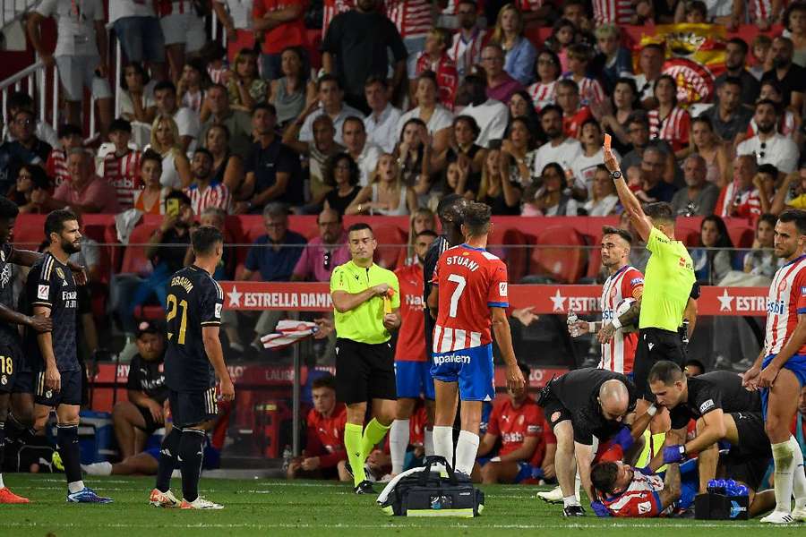 Nacho foi expulso nos acréscimo da vitória sobre o Girona por 3 a 0