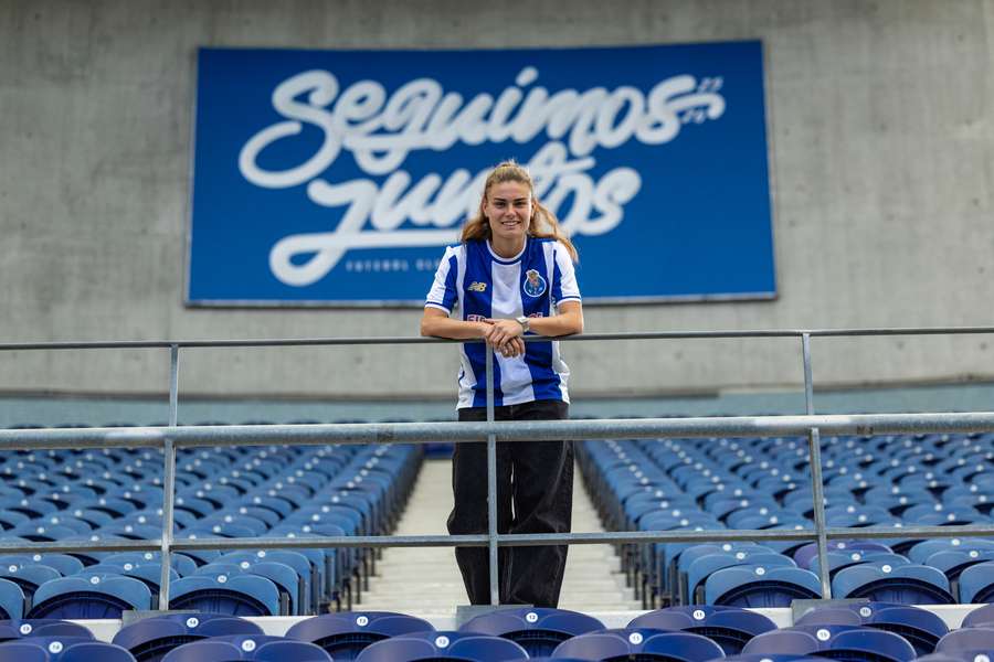 Lara Perruca prolonga ligação ao FC Porto Lara Perruca prolonga ligação ao FC Porto