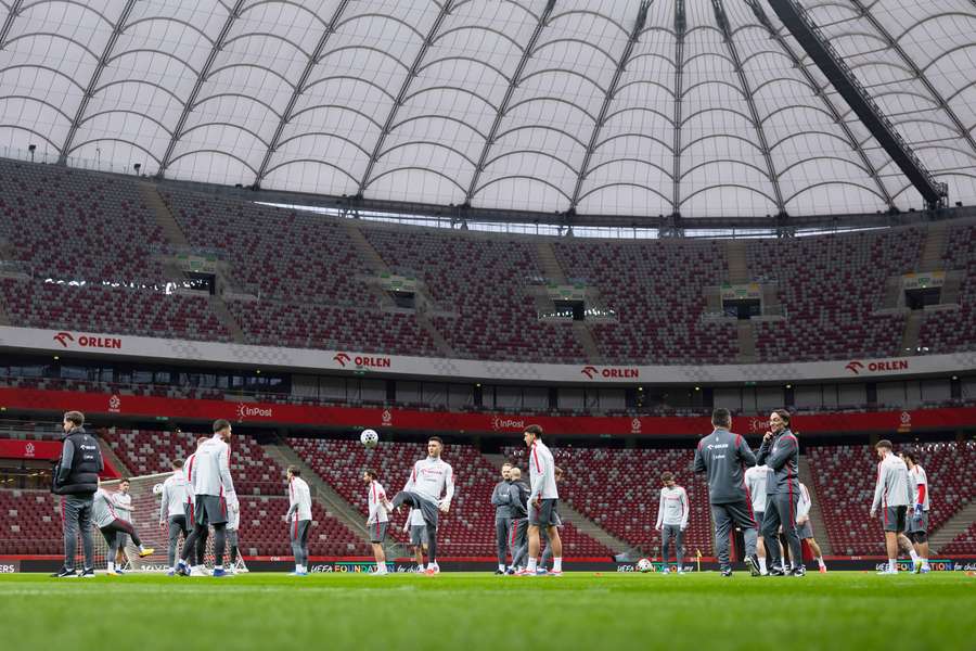 Barażowy mecz reprezentacji Polski z Albanią pod dachem i w nowych strojach kadry
