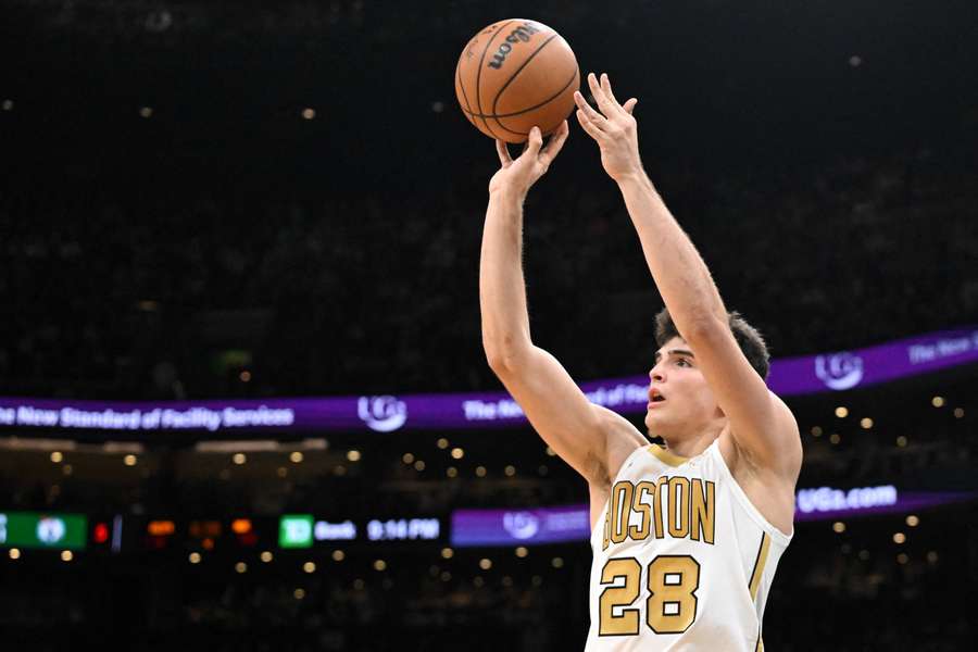 Hugo González ejecuta un lanzamiento