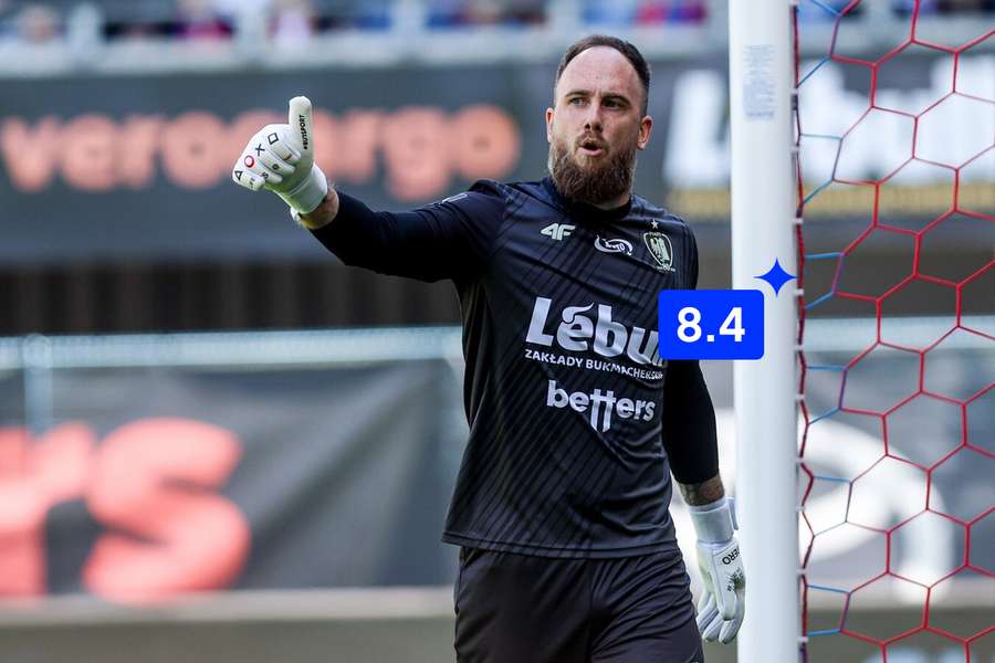 Dominik Holec sa udomácňuje medzi tromi žrďami Piastu Gliwice.