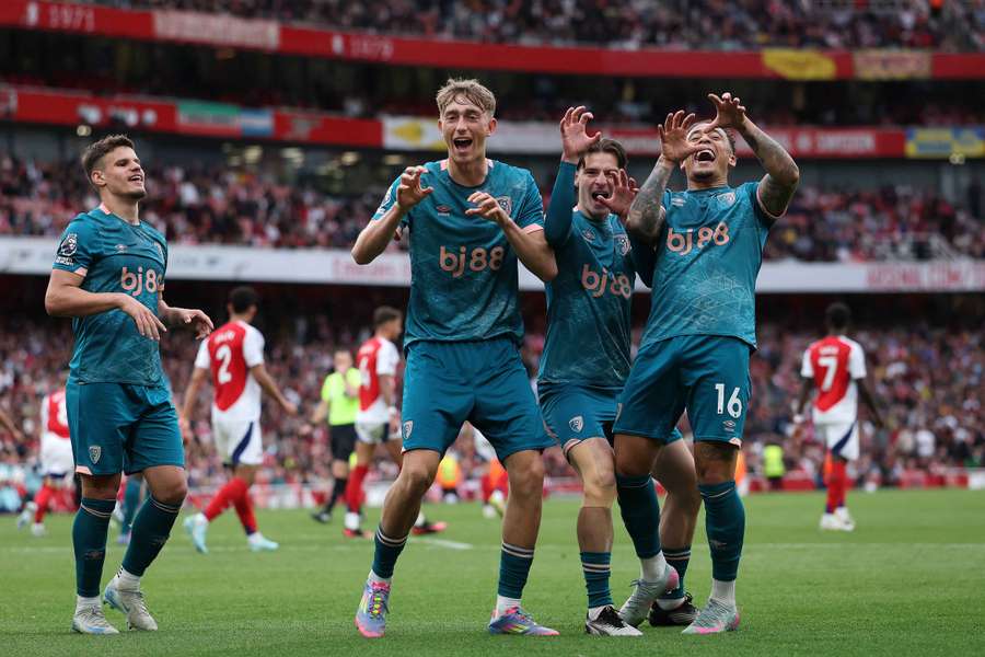 Huijsen celebra su gol al Arsenal