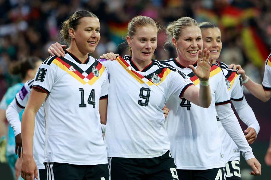 Jubel bei den deutschen Frauen. Jubel bei den deutschen Frauen.