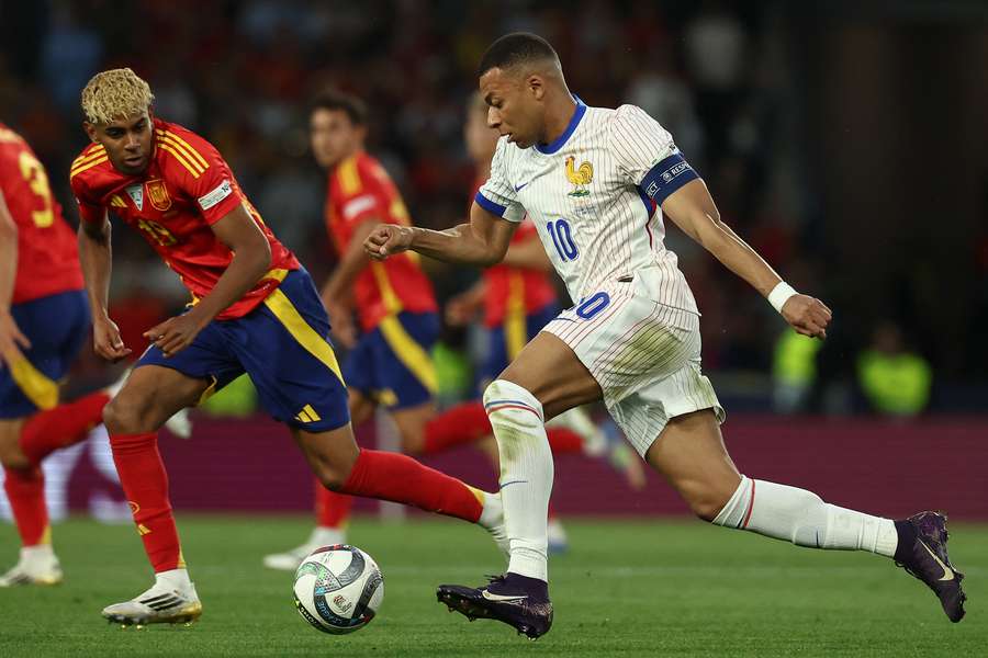 Lamine Yamal contro Kylian Mbappé agli Euro 2024