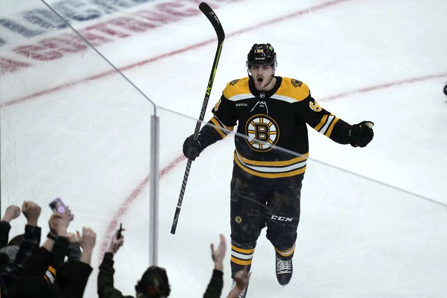Jakub Lauko v minulé sezoně odehrál za Bruins 26 zápasů s bilancí 4+4.