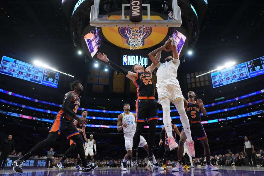 The Knicks overcame the Lakers