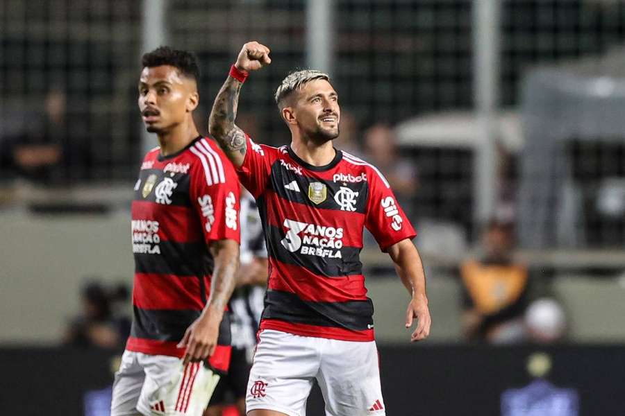 Arrascaeta saiu do banco para mudar a história do jogo