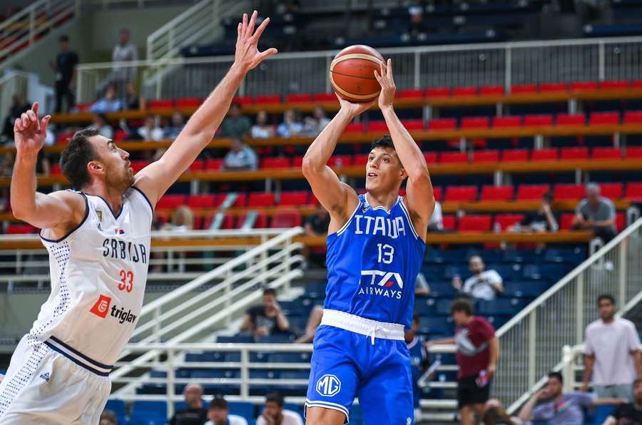 Simone Fontecchio com a camisola italiana