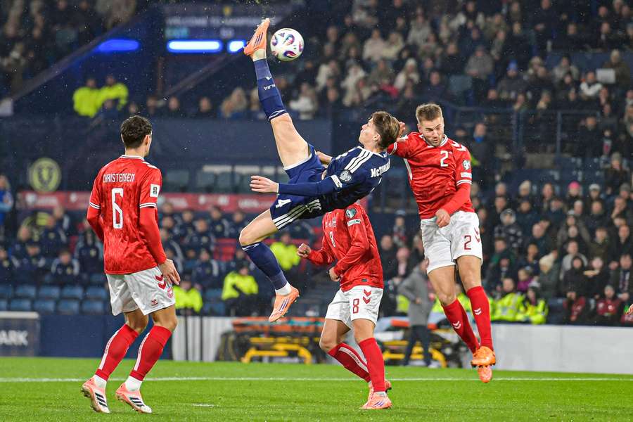 McTominay vystřihl proti Dánsku parádní nůžky. McTominay vystřihl proti Dánsku parádní nůžky.