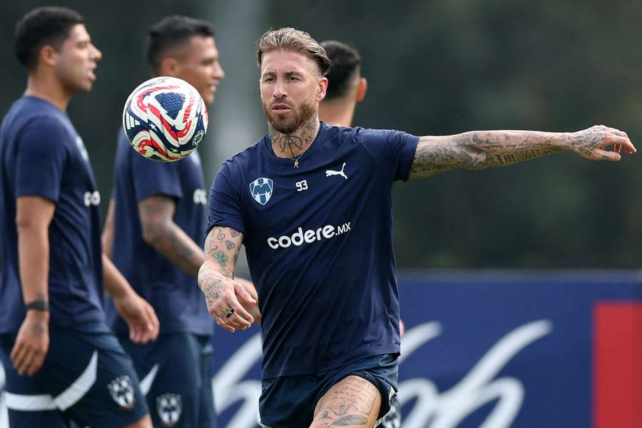 Sergio Ramos, en un entrenamiento con Monterrey